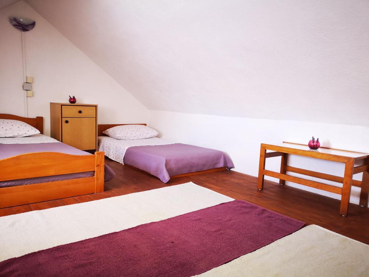 Prázdninový dům Vacation House, Parking Included, Lovrecina Postira