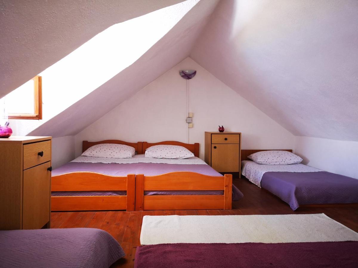 Vacation House, Parking Included, Lovrecina *