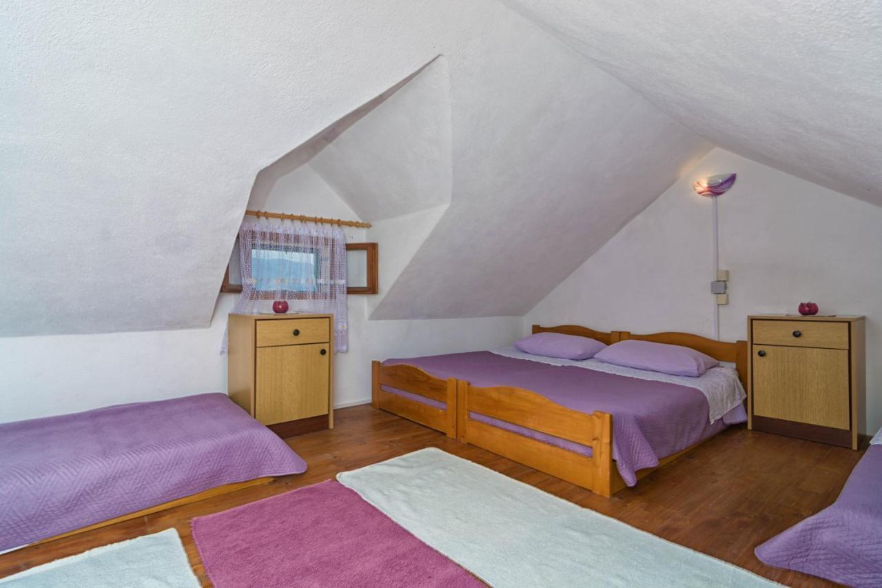 Vacation House, Parking Included, Lovrecina *
